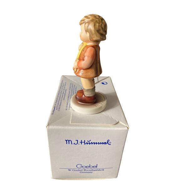 Hummel Goebel A Sweet Offering 549/3/0 With a Hummel Box - Picture 2 of 5